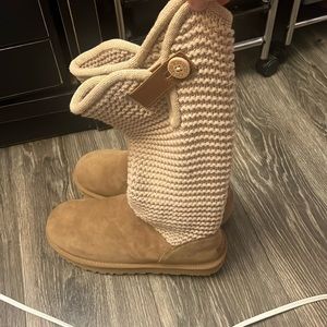 Woman's UGG -Stretch- Boot in TAN. SIZE 11